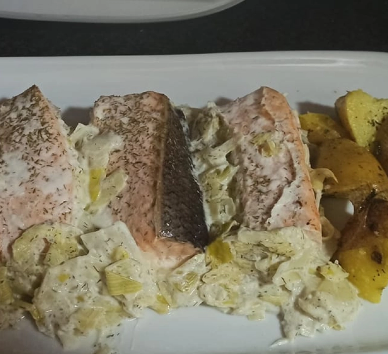 Salmón con crema de puerro