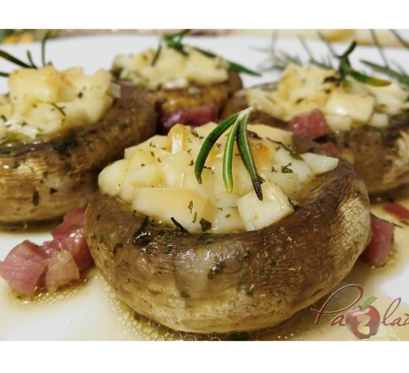 CHAMPIÑONES RELLENOS DE QUESO AL VINO CON JAMÓN