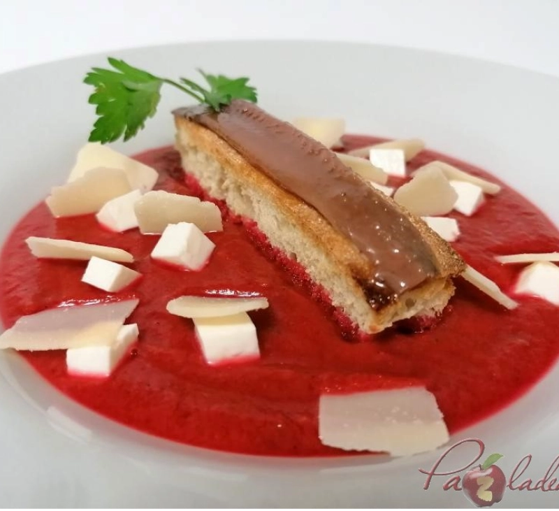 ANCHOA CON SALMOREJO DE REMOLACHA Y QUESO MANCHEGO