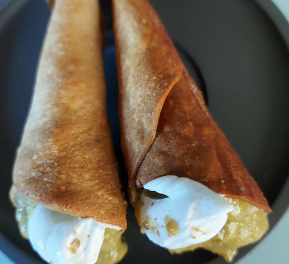 Conos de aguacate y crema de queso